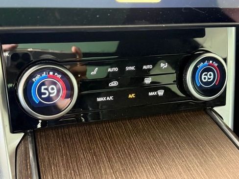 Used 2023 Land Rover Range Rover SE image 34