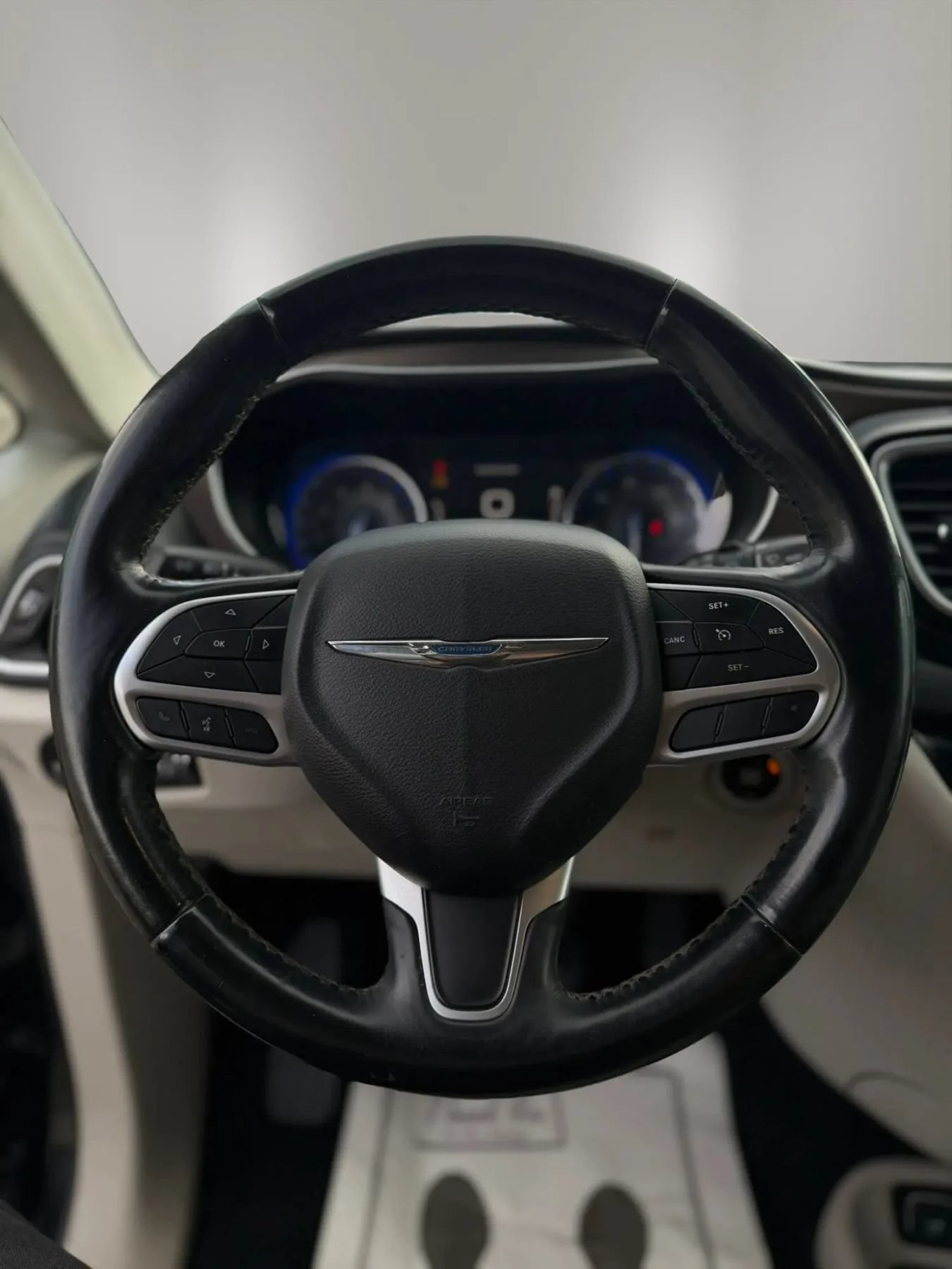 Used 2018 Chrysler Pacifica Touring-L Plus w/ Tire & Wheel Group FWD image 19