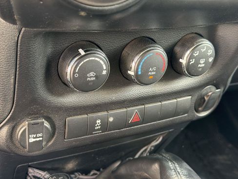 Used 2017 Jeep Wrangler Unlimited Sport AWD/4WD image 34