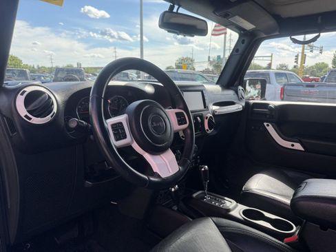 Used 2015 Jeep Wrangler Unlimited Sahara AWD/4WD image 14