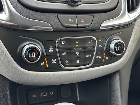 Used 2023 Chevrolet Equinox LT w/ Driver Convenience Package image 7