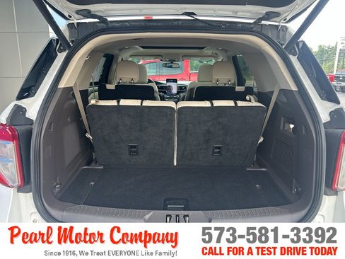 Used 2020 Ford Explorer Platinum w/ Premium Technology Package AWD/4WD image 24