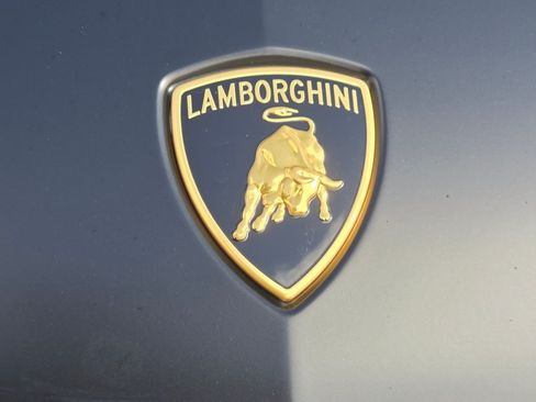 Used 2025 Lamborghini Urus SE AWD/4WD image 34
