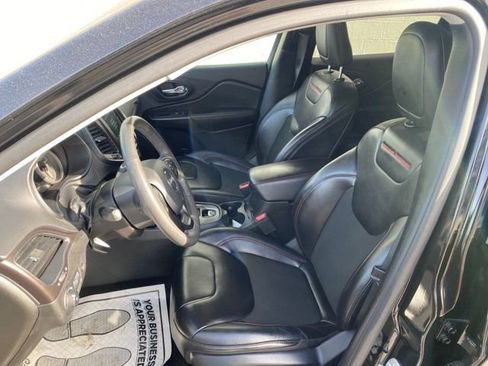 Used 2022 Jeep Cherokee Trailhawk w/ Comfort/Convenience Group image 5