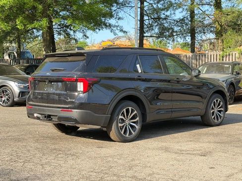 New 2026 Ford Explorer ST-Line AWD/4WD image 3