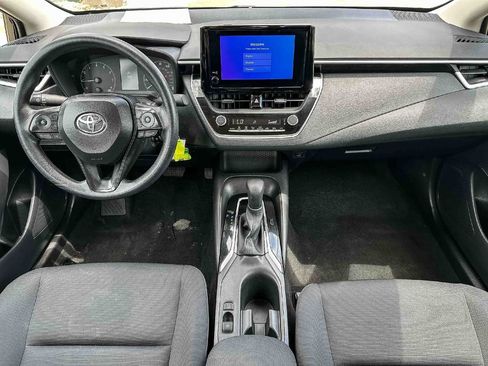 Used 2025 Toyota Corolla LE FWD image 11