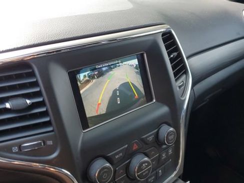 Certified 2021 Jeep Grand Cherokee Laredo w/ Security & Convenience Group AWD/4WD image 13