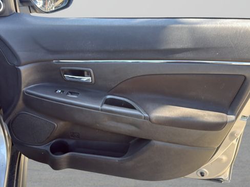 Used 2013 Mitsubishi Outlander Sport SE FWD image 22