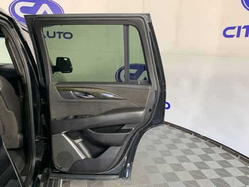 Used 2018 Cadillac Escalade Platinum RWD image 37
