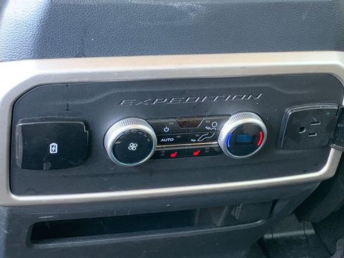 Used 2024 Ford Expedition Limited image 24