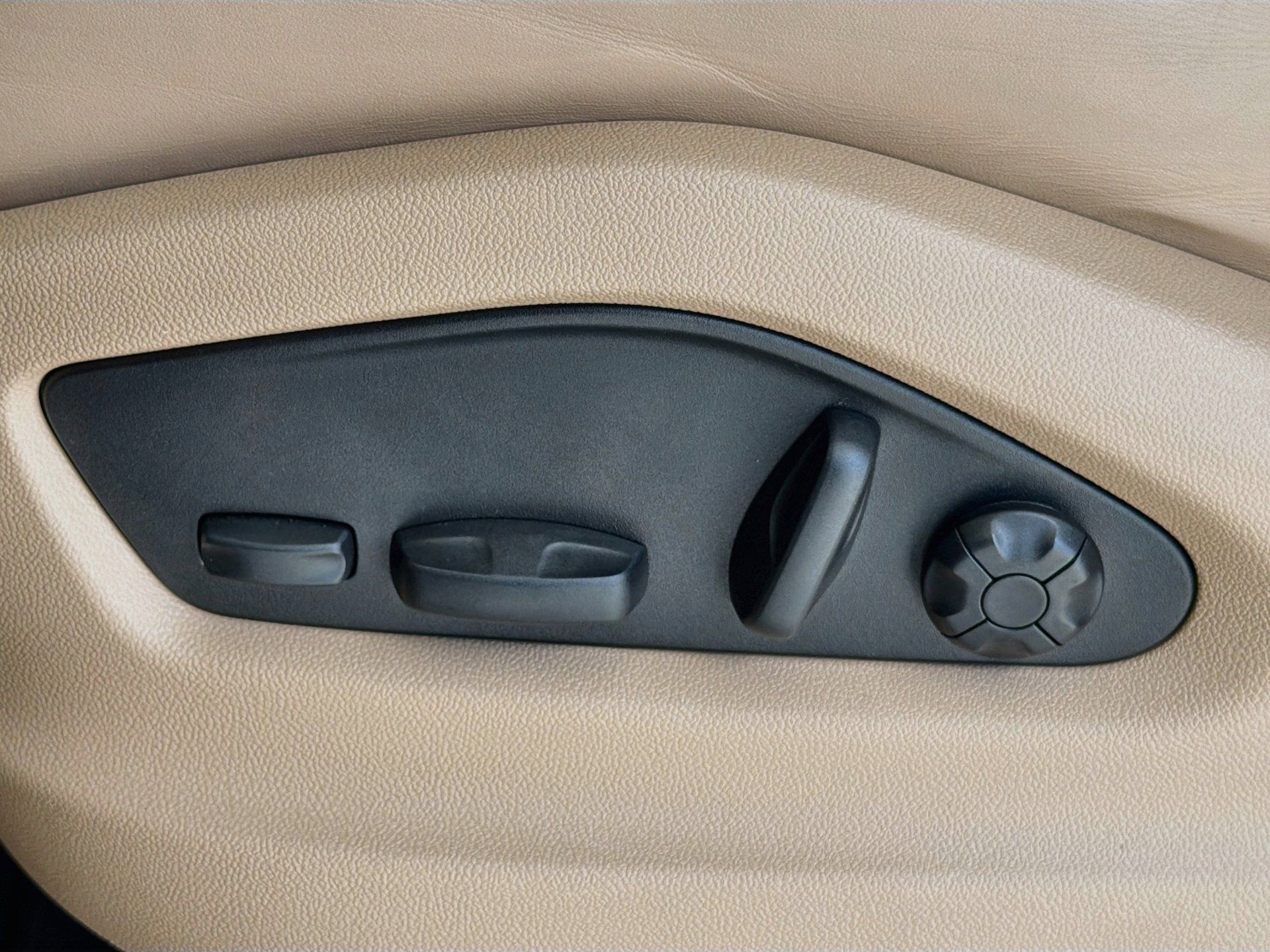 Used 2022 Porsche Cayenne AWD/4WD image 24