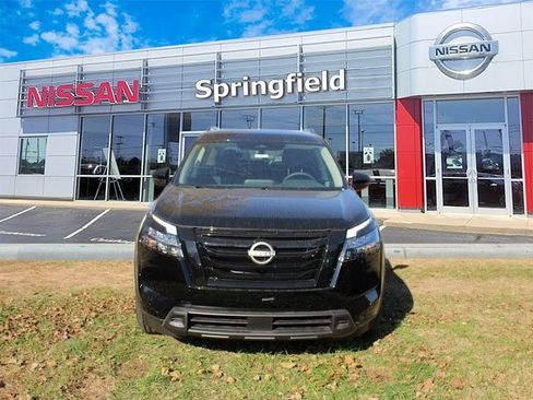 New 2025 Nissan Pathfinder SV image 2