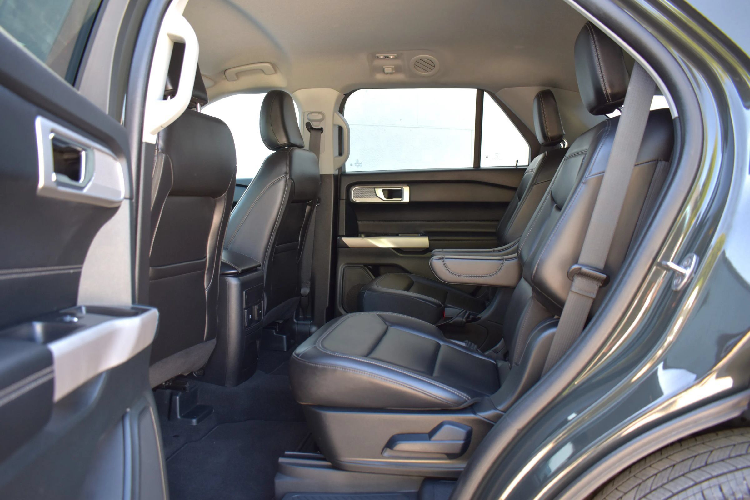 Used 2024 Ford Explorer XLT w/ Equipment Group 202A AWD/4WD image 49