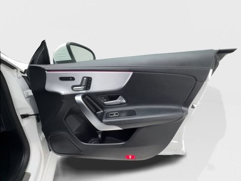Used 2023 Mercedes-Benz CLA 250 image 32