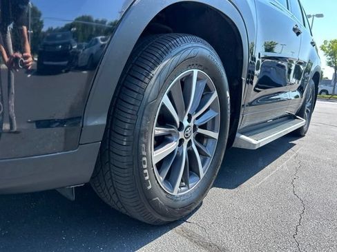 Used 2017 Toyota Highlander SE AWD/4WD image 14