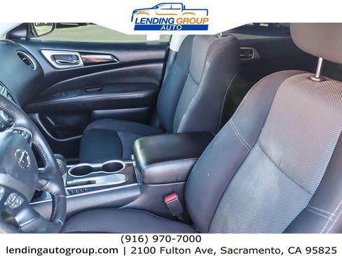 Used 2019 Nissan Pathfinder SV image 15