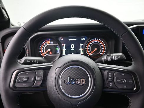 Used 2025 Jeep Wrangler Unlimited Rubicon AWD/4WD image 12
