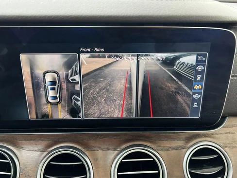 Used 2017 Mercedes-Benz E 300 image 35