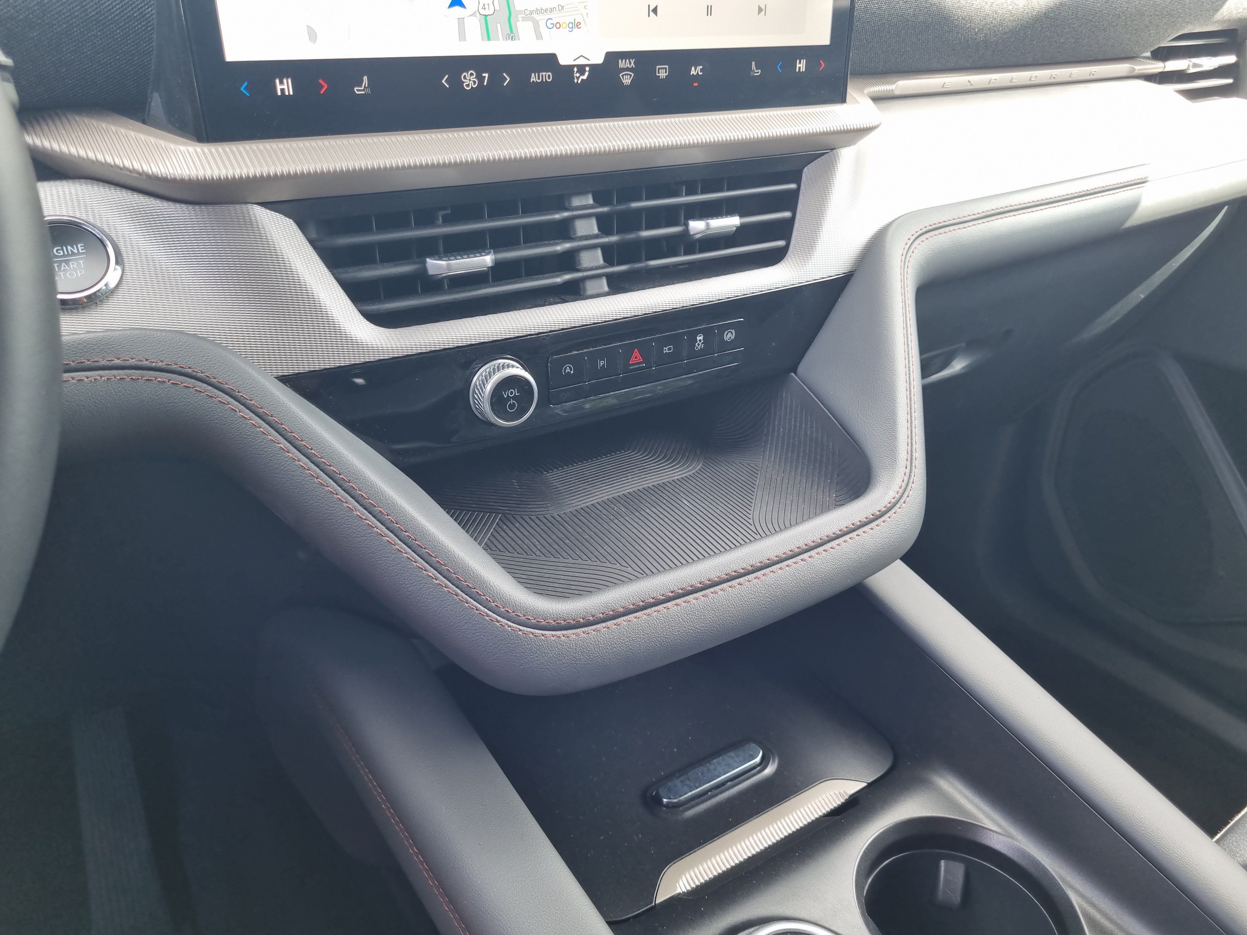 Used 2025 Ford Explorer Active AWD/4WD image 30
