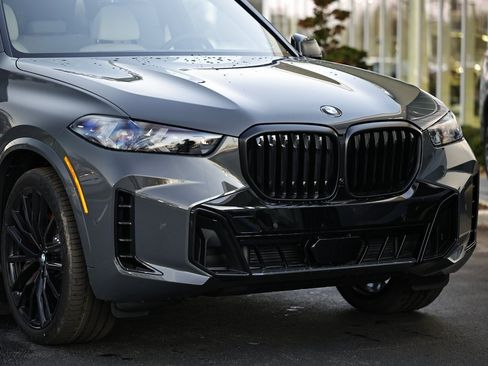 New 2026 BMW X5 xDrive40i w/ M Sport Package image 2