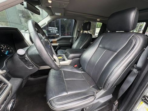 Used 2019 Ford F150 Lariat w/ Equipment Group 502A Luxury AWD/4WD image 12