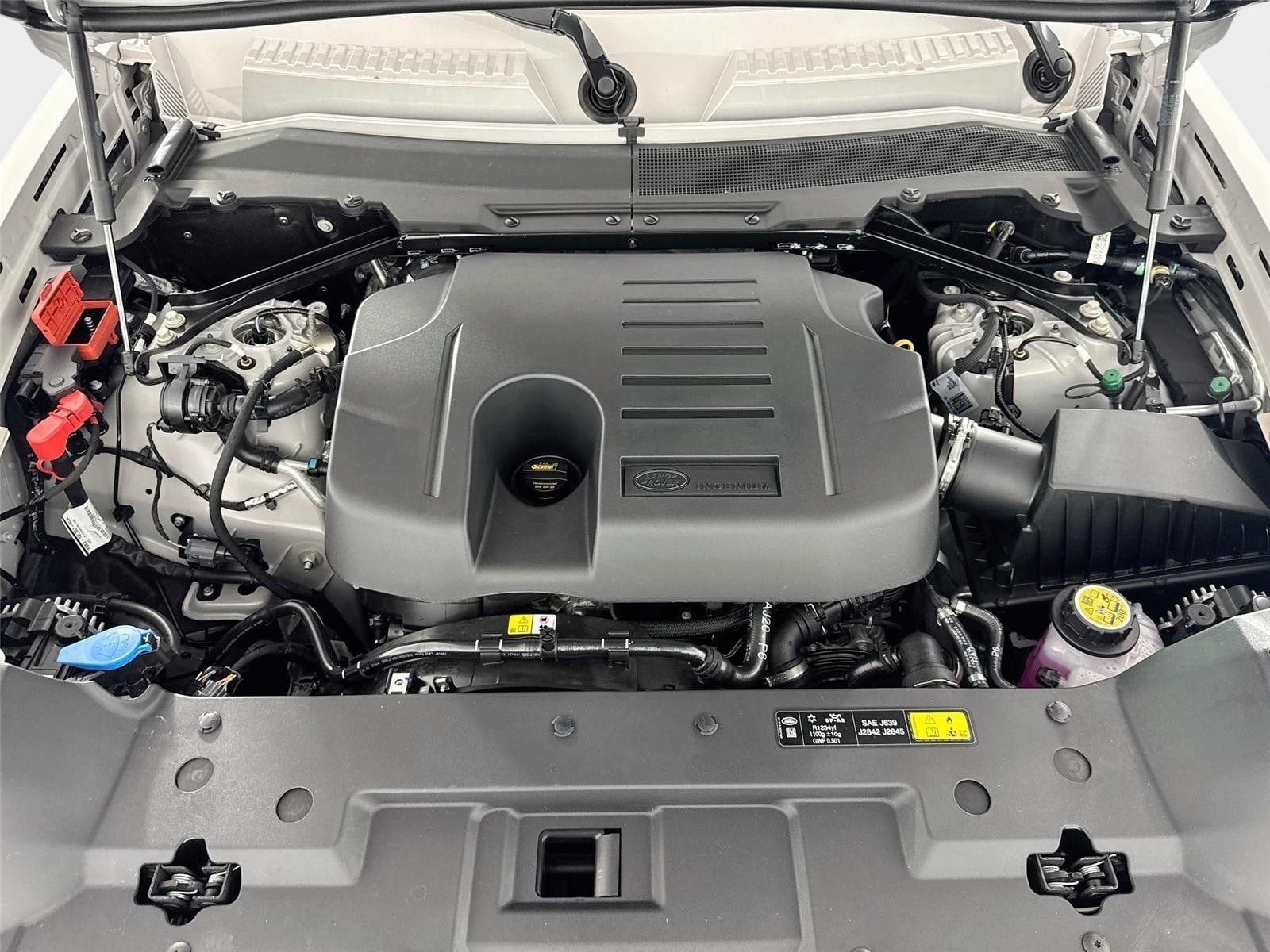 New 2026 Land Rover Defender 130 X-Dynamic SE AWD/4WD image 32