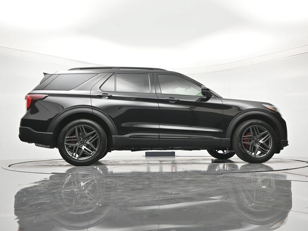 New 2026 Ford Explorer ST-Line w/ ST-Line Street Pack RWD image 39