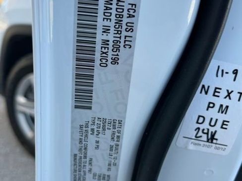 Used 2024 Jeep Compass Latitude image 30