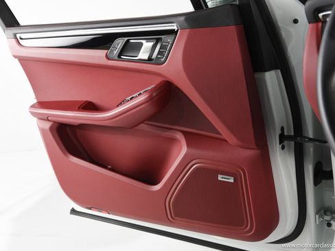 Used 2024 Porsche Macan S image 39