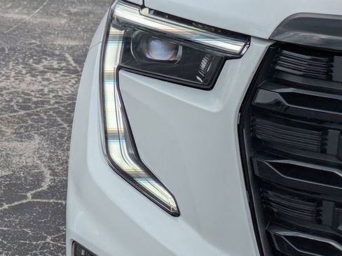 Certified 2025 GMC Acadia Elevation w/ Elevation Premium Package image 10