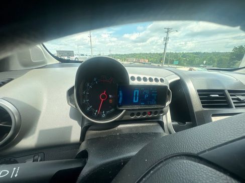 Used 2016 Chevrolet Sonic LT FWD image 17