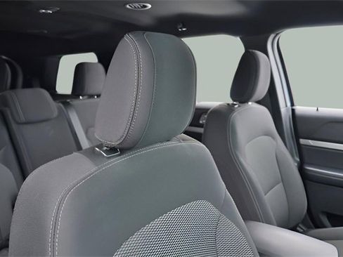 Used 2018 Ford Explorer XLT image 20