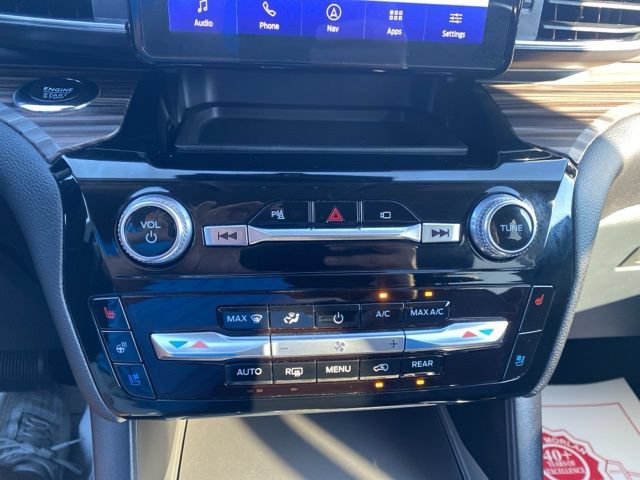 Used 2023 Ford Explorer Limited AWD/4WD image 23