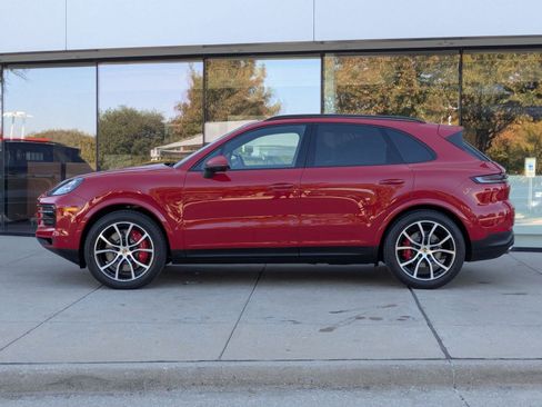 Used 2024 Porsche Cayenne S image 2