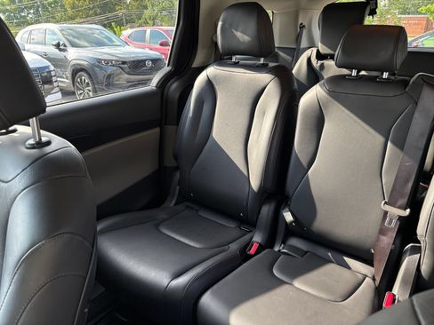 Used 2026 Kia Carnival FWD image 42