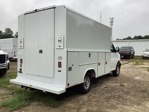 New 2025 Chevrolet Express 3500 w/ Power Convenience Package RWD image 4