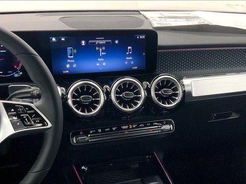 Used 2026 Mercedes-Benz GLB 250 image 24
