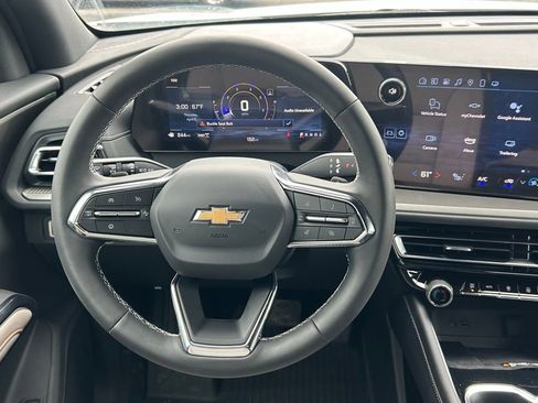 New 2025 Chevrolet Traverse LT w/ Driver Confidence Package AWD/4WD image 18
