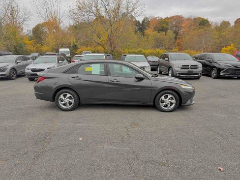 Used 2021 Hyundai Elantra SE image 8