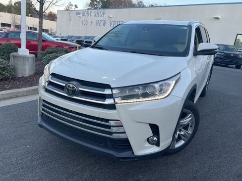 Used 2017 Toyota Highlander Limited image 1