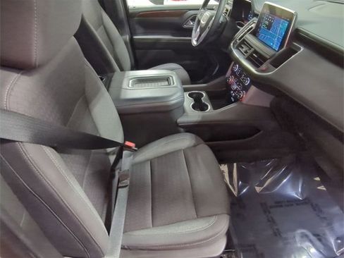 Used 2023 GMC Yukon SLE w/ Gmc Pro Safety Plus Package image 27