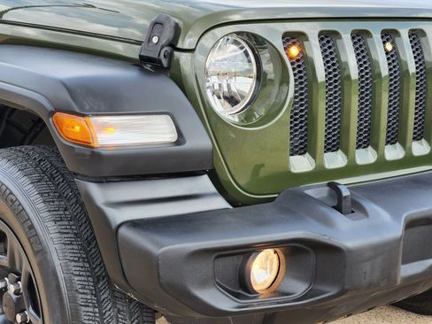Used 2022 Jeep Wrangler Unlimited Sport AWD/4WD image 9