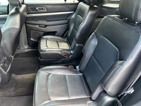 Used 2018 Ford Explorer XLT w/ Equipment Group 202A AWD/4WD image 13