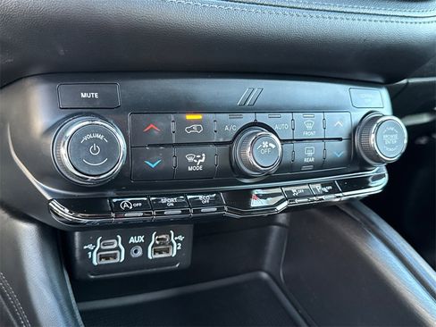 Used 2022 Dodge Durango SXT w/ Blacktop Package image 31