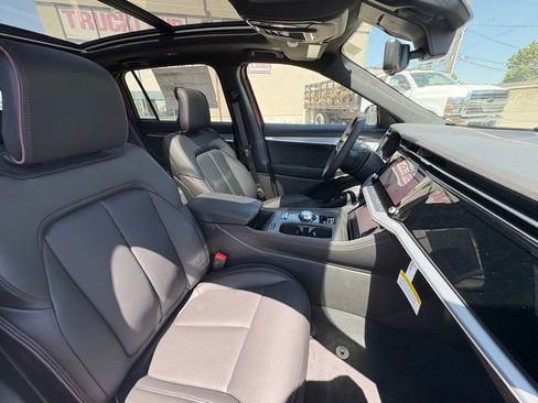 New 2025 Jeep Wagoneer S Launch Edition w/ Trailer Tow Group image 23