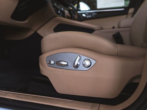 Certified 2026 Porsche Macan AWD/4WD image 31