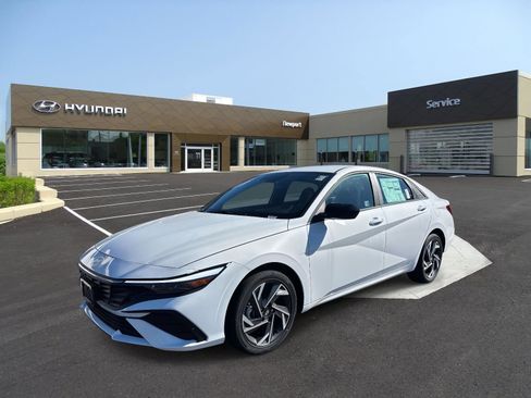 Used 2025 Hyundai Elantra SEL image 1