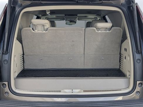 Used 2016 Cadillac Escalade Luxury image 12