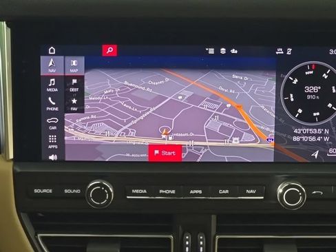 Used 2020 Porsche Macan AWD/4WD image 19