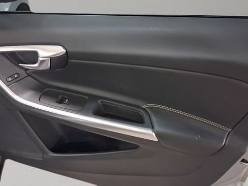 Used 2018 Volvo V60 T5 Dynamic w/ Vision Package FWD image 18